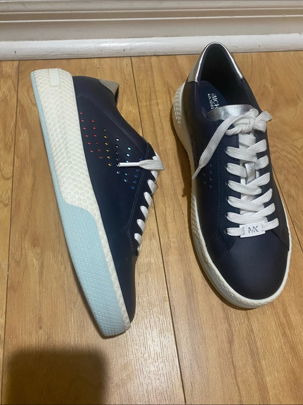 Michael Kors Navy and Silver Low-Top Leather Sneakers Sz 9